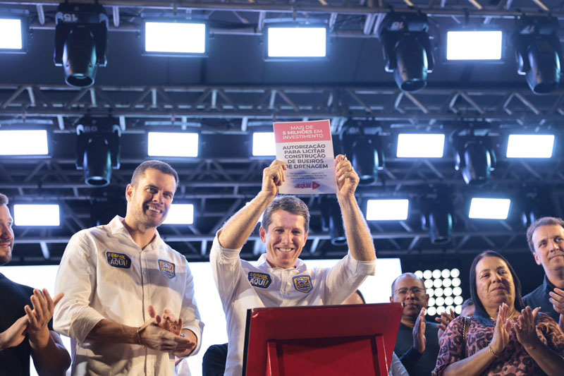 Prefeito de Jequié anuncia investimentos de cerca de R$ 100 milhões durante abertura do São João na Vila Junina