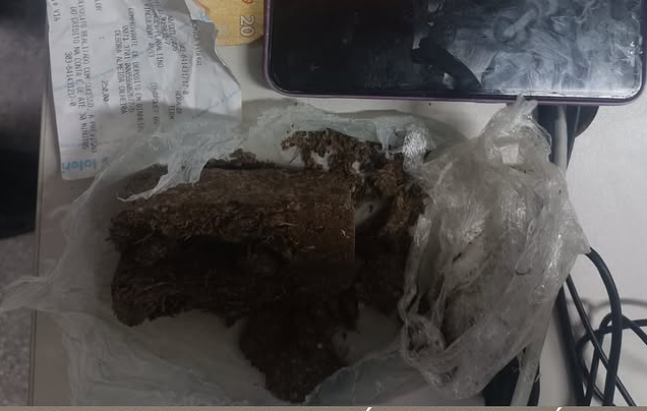 Polícia flagra dupla de Planaltino vendendo drogas em bar de Lagedo do Tabocal