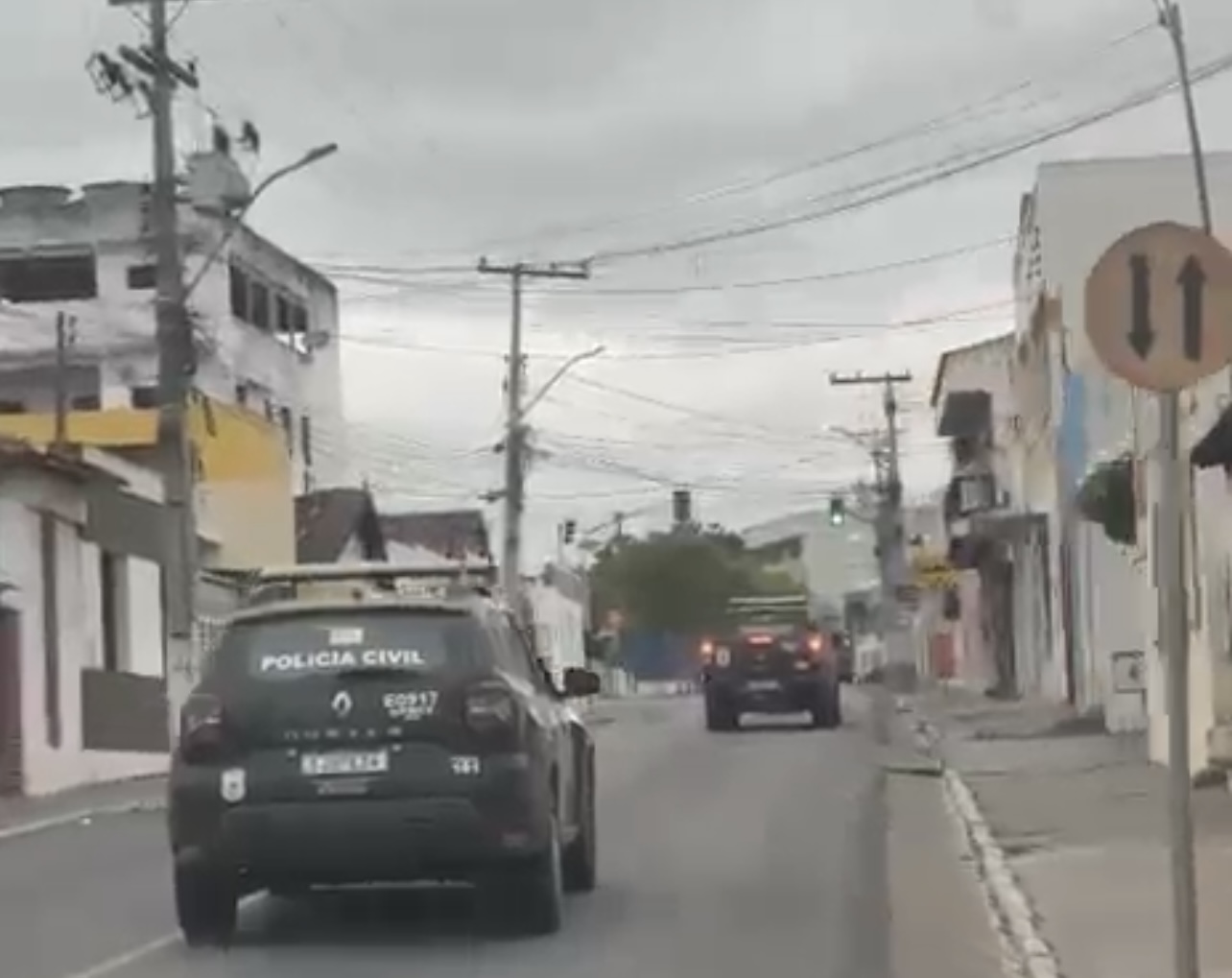 POLÍCIA CIVIL CUMPRE MANDADOS E PRENDE SUSPEITO DURANTE A OPERAÇÃO NARKE 5 EM JEQUIÉ POLÍCIA CIVIL CUMPRE MANDADOS E PRENDE SUSPEITO DURANTE A OPERAÇÃO NARKE 5 EM JEQUIÉ