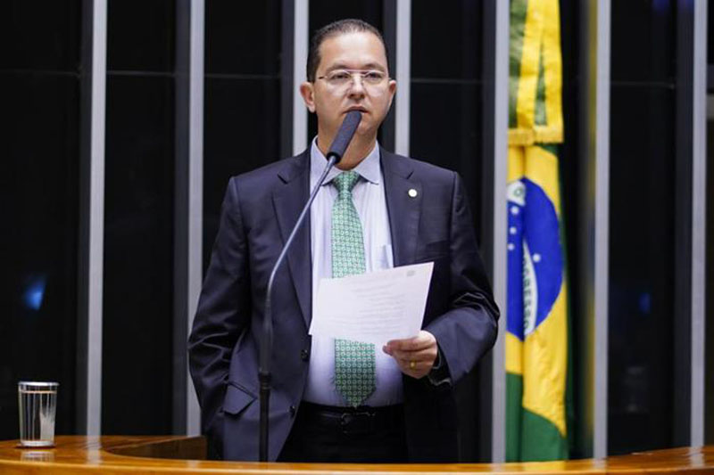 Câmara analisa projeto de Alex Santana que inclui espiritualidade como ferramenta no tratamento de doenças