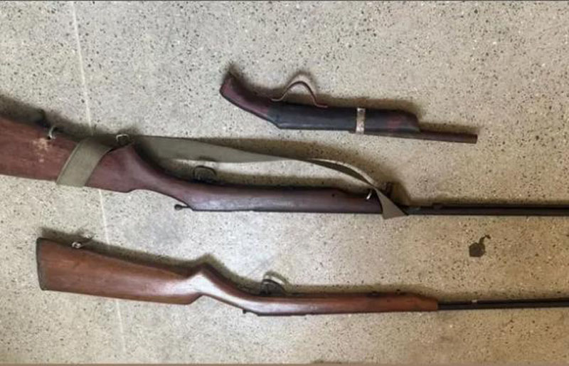 Homem foge armado após ameaçar companheira em Itamarí; armas são apreendidas