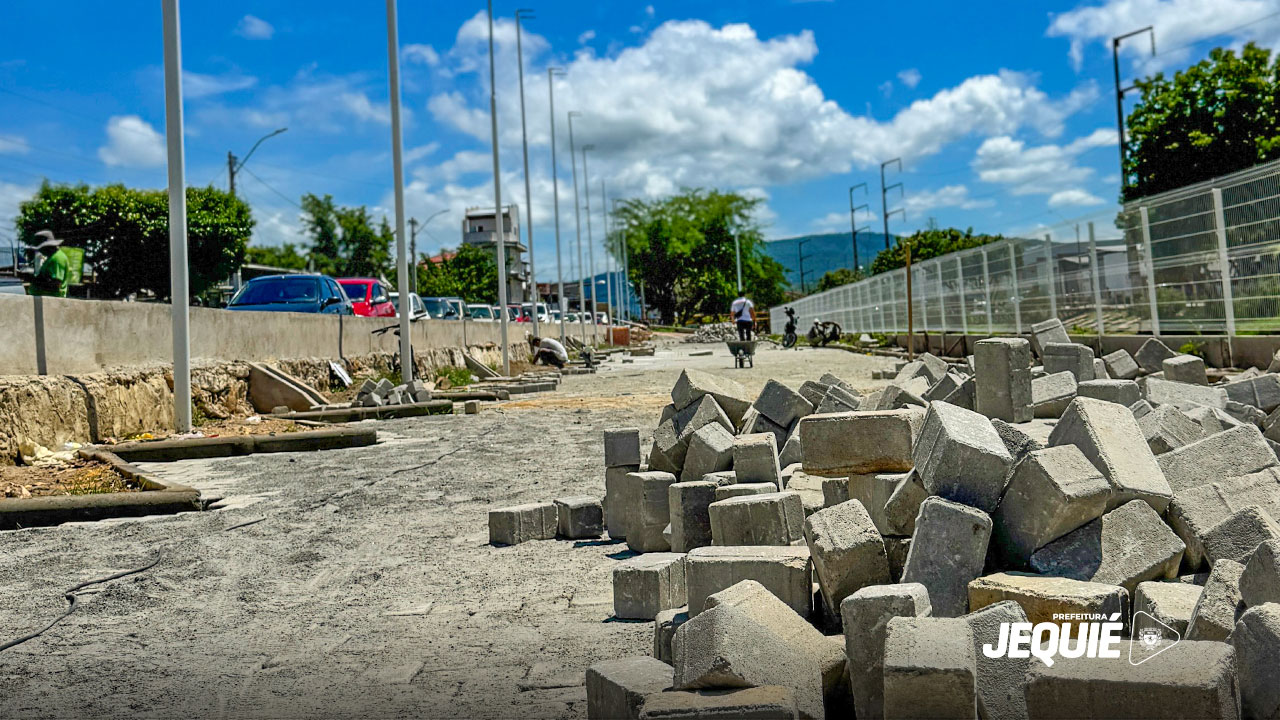 Prefeitura de Jequié intensifica obras de construção da primeira etapa do estacionamento do CEAVIG