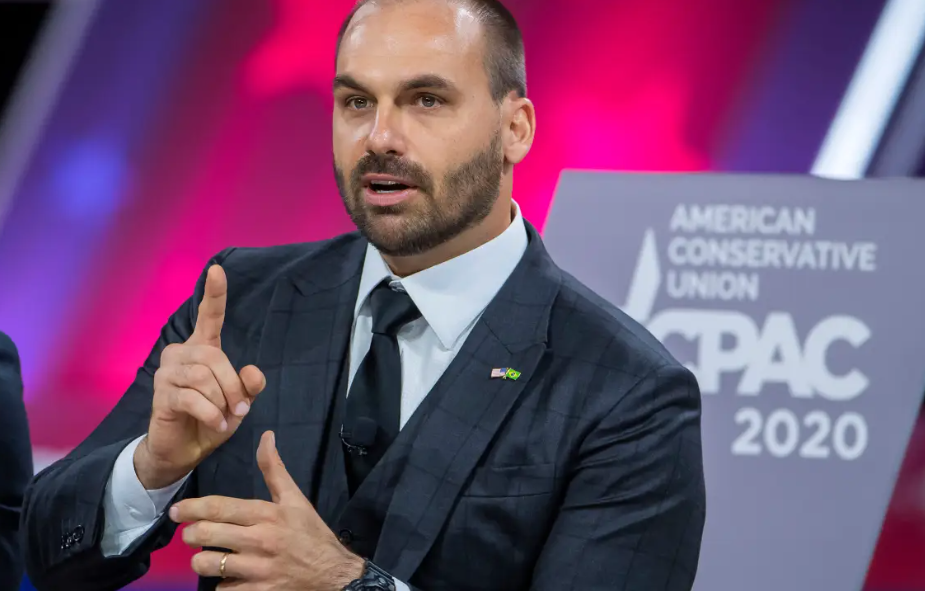 Eduardo reage a deputado petista que chamou operação de chacina