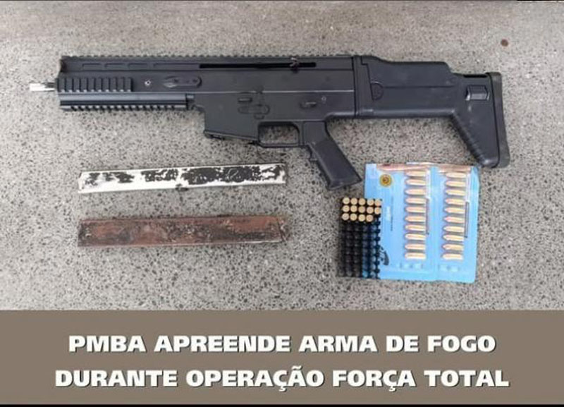 Polícia encontra sub metralhadora em poder de bandidos no bairro Curral Novo