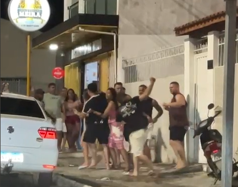 Briga generalizada causa tumulto em distribuidora de bebidas em Jequié Briga generalizada causa tumulto em distribuidora de bebidas em Jequié