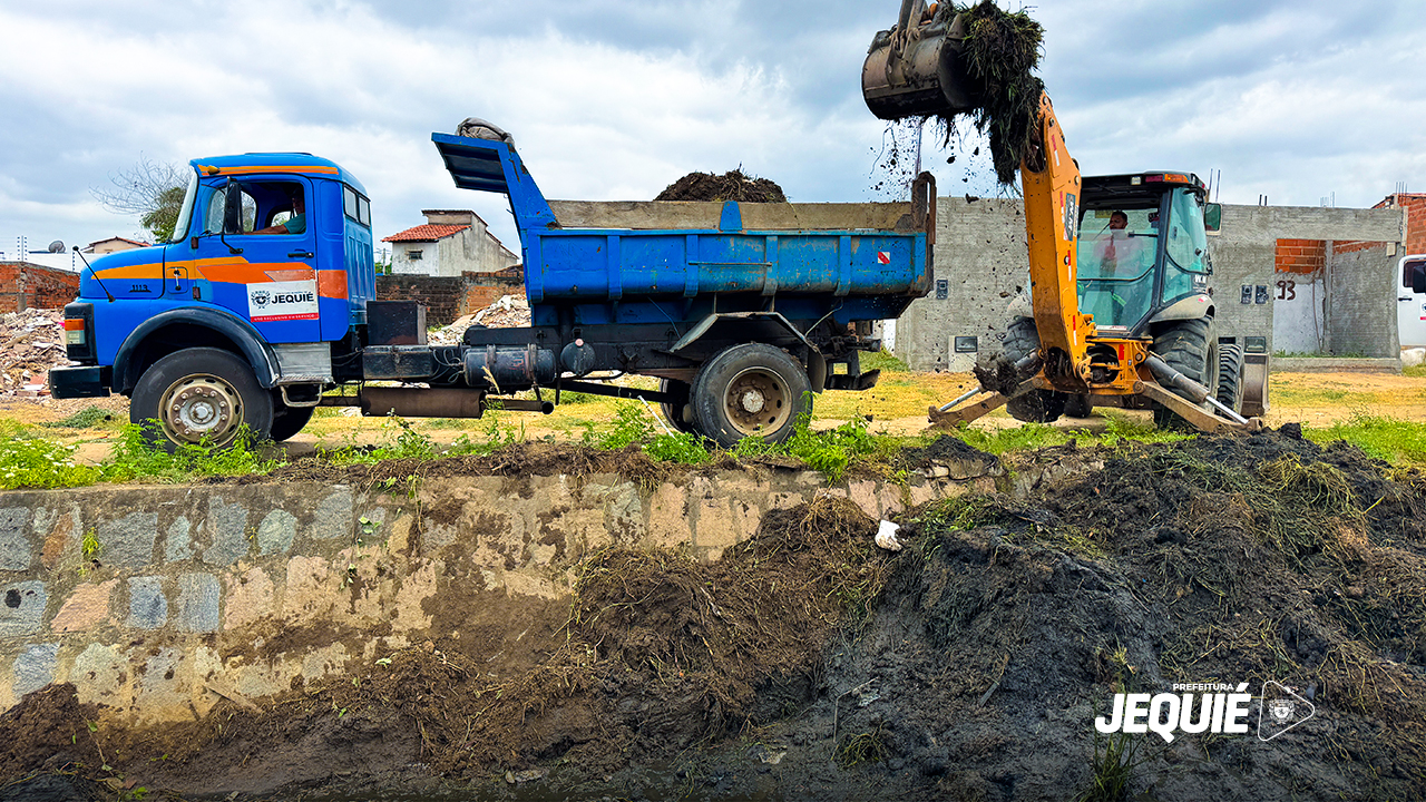 Prefeitura de Jequié intensifica ações de limpeza e manutenção de canais pluviais