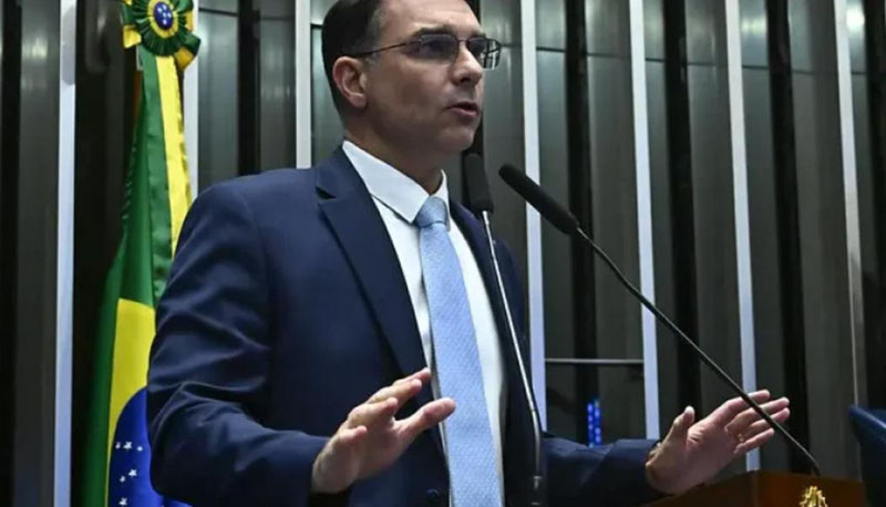 Flávio Bolsonaro divulgará nomes de seu ministério durante a campanha à presidência