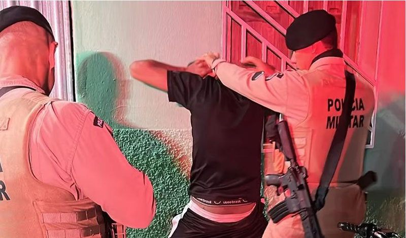 Polícia Militar age rapidamente e prende em flagrante indivíduo que assaltou farmácia - Em Maracás/BA