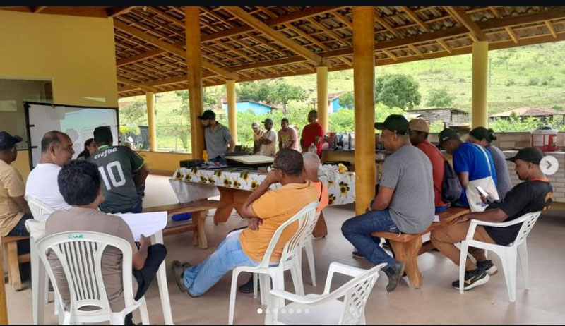 CURSO ESCOLA DO CACAU É CONCLUÍDO COM OITO ENCONTROS FORMATIVOS E INCENTIVA PRODUTORES RURAIS CURSO ESCOLA DO CACAU É CONCLUÍDO COM OITO ENCONTROS FORMATIVOS E INCENTIVA PRODUTORES RURAIS