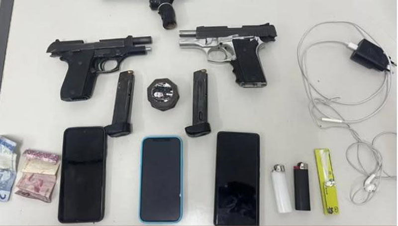 Homens armados são flagrados com pistolas .380 no Residencial Vida Jequié