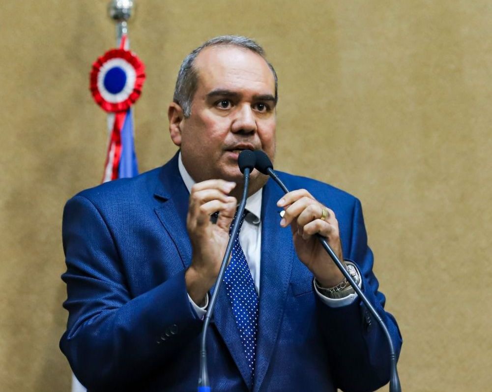 Sandro Régis critica viés político em mudança de nome de colégio da rede estadual Sandro Régis critica viés político em mudança de nome de colégio da rede estadual