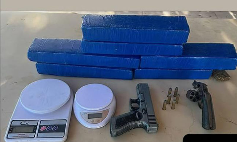 Jequié | Polícia apreende arma e drogas no alto da Pedreira Jequié | Polícia apreende arma e drogas no alto da Pedreira
