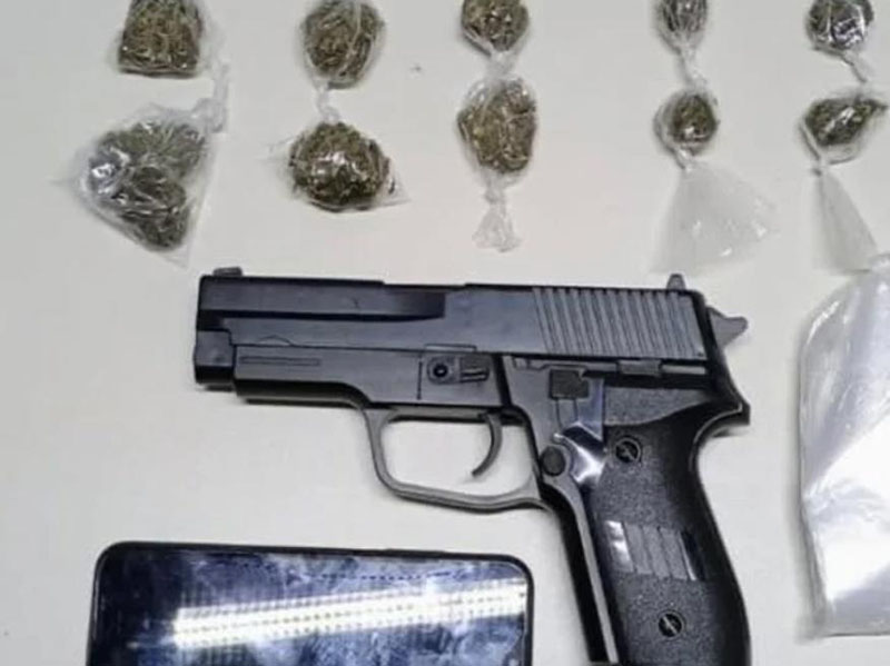 93ª CIPM realiza apreensão de drogas e simulacro de arma de fogo - Em Lagedo do Tabocal/BA 93ª CIPM realiza apreensão de drogas e simulacro de arma de fogo - Em Lagedo do Tabocal/BA
