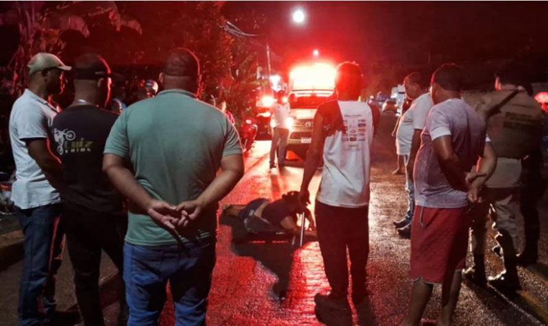 Jitaúna: Mulher é atropelada por motociclista na BR-330 próximo a Rodoviária Jitaúna: Mulher é atropelada por motociclista na BR-330 próximo a Rodoviária