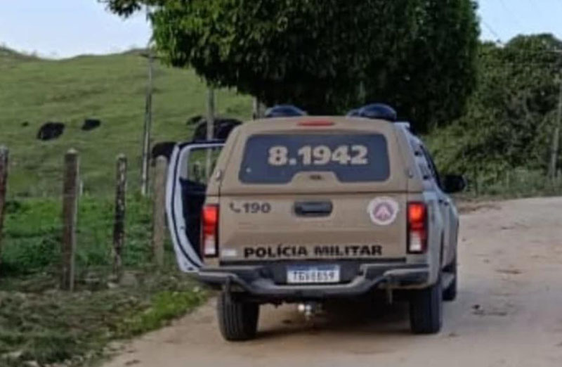 Jitaúna: Vítima de violência doméstica teve uma de suas mãos golpeada por um facão; homem recebeu facadas na Barra Avenida Jitaúna: Vítima de violência doméstica teve uma de suas mãos golpeada por um facão; homem recebeu facadas na Barra Avenida