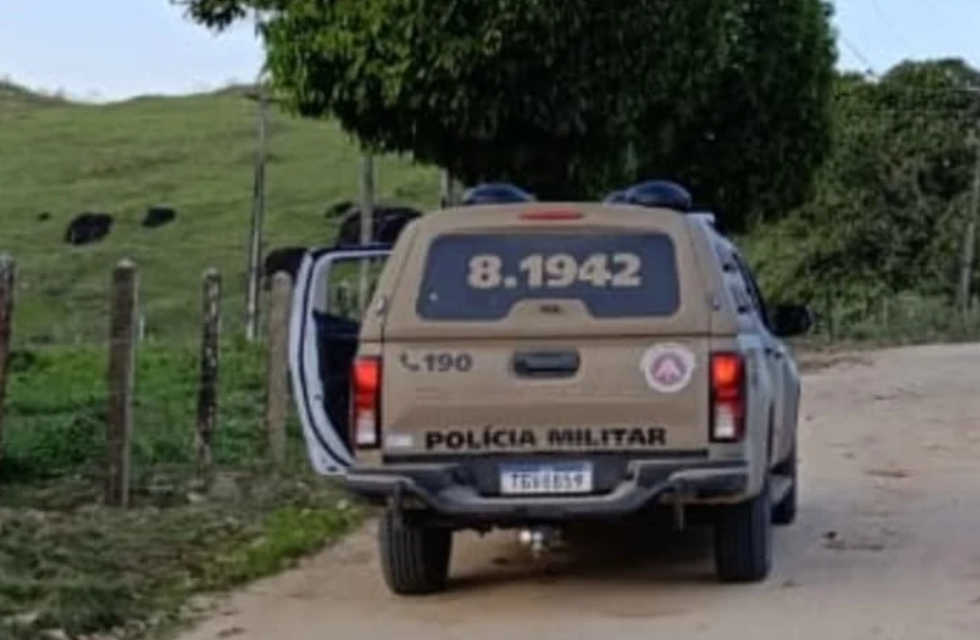 Jitaúna: Vítima de violência doméstica teve uma de suas mãos golpeada por um facão; homem recebeu facadas na Barra Avenida Jitaúna: Vítima de violência doméstica teve uma de suas mãos golpeada por um facão; homem recebeu facadas na Barra Avenida