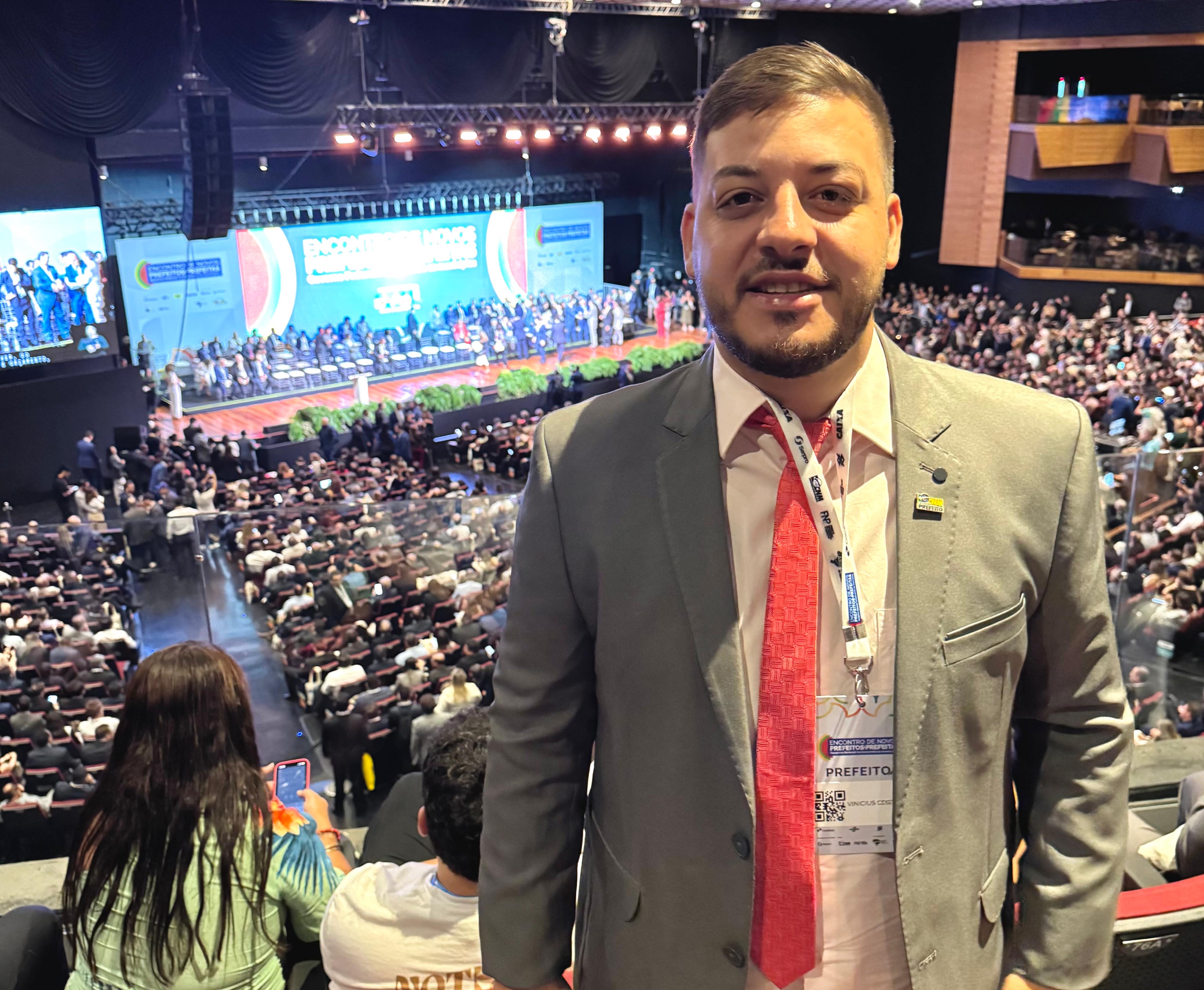 Prefeito Vinícius Costa participa do Encontro Nacional de Novos Prefeitos e Prefeitas em Brasília