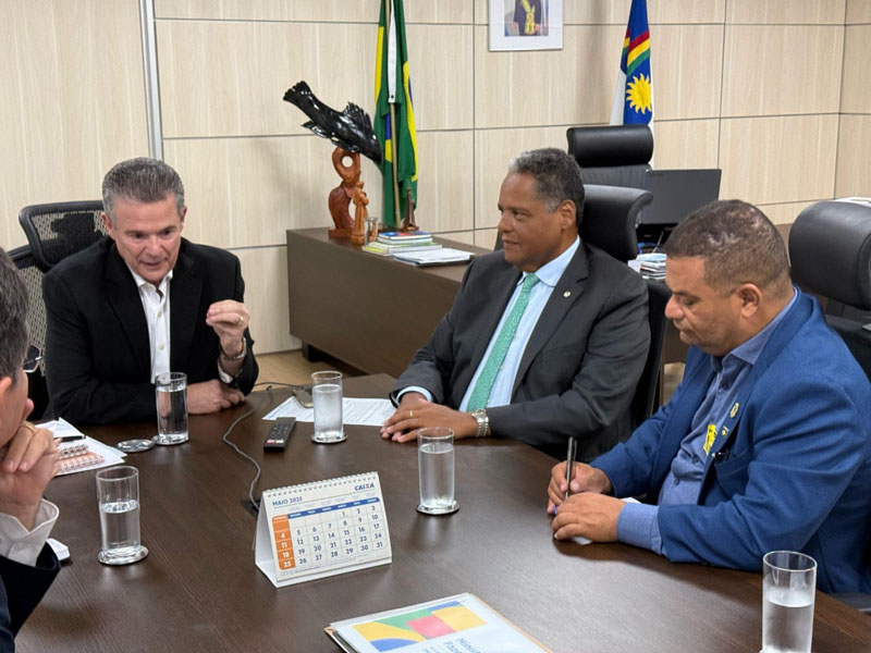 Prefeito de Itagi se reúne com deputados e ministros em Brasília em busca de recursos para o município