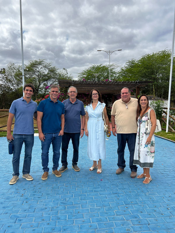 Leur Lomanto Jr. fortalece parceria com prefeito de Itaetê ao entregar obras no município ao lado do deputado Sandro Régis