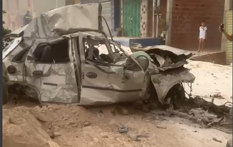 Tragédia em Pé de Serra | Colisão entre carreta e automóvel deixou uma pessoa morta