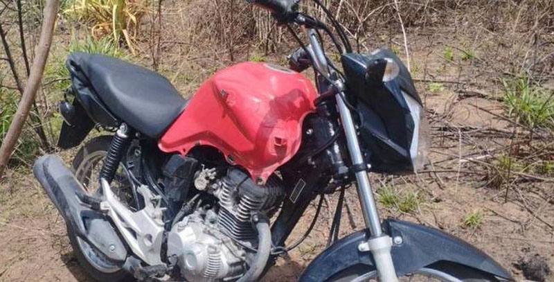 Motocicleta com chassi suprimido é localizada em matagal durante rondas do 19º BPM Motocicleta com chassi suprimido é localizada em matagal durante rondas do 19º BPM