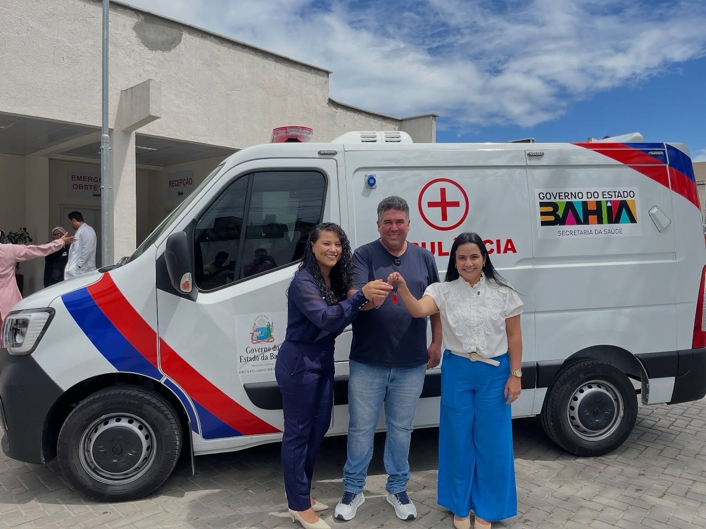 Nova ambulância é entregue ao HGI com apoio do Deputado Patrick Lopes