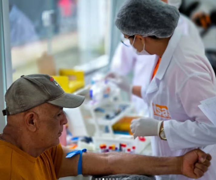 Em apenas 11 meses, Lafaiete Coutinho recebe 2 ônibus escolares, 2 veículos para saúde, van TFD e ambulância do SAMU; mutirão realiza 4 mil exames