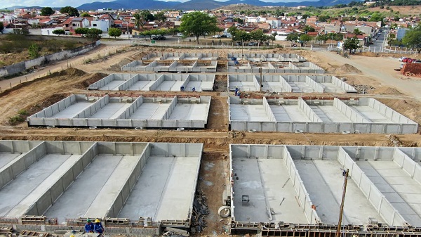 Jequié: Investimentos de R$ 130,4 milhões em obras de água e esgoto estão em andamento Jequié: Investimentos de R$ 130,4 milhões em obras de água e esgoto estão em andamento