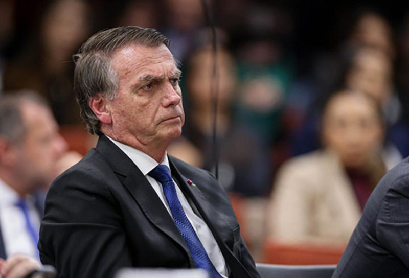 Bolsonaro recebeu sugestão, mas descartou asilo na Argentina ou fuga, diz advogado