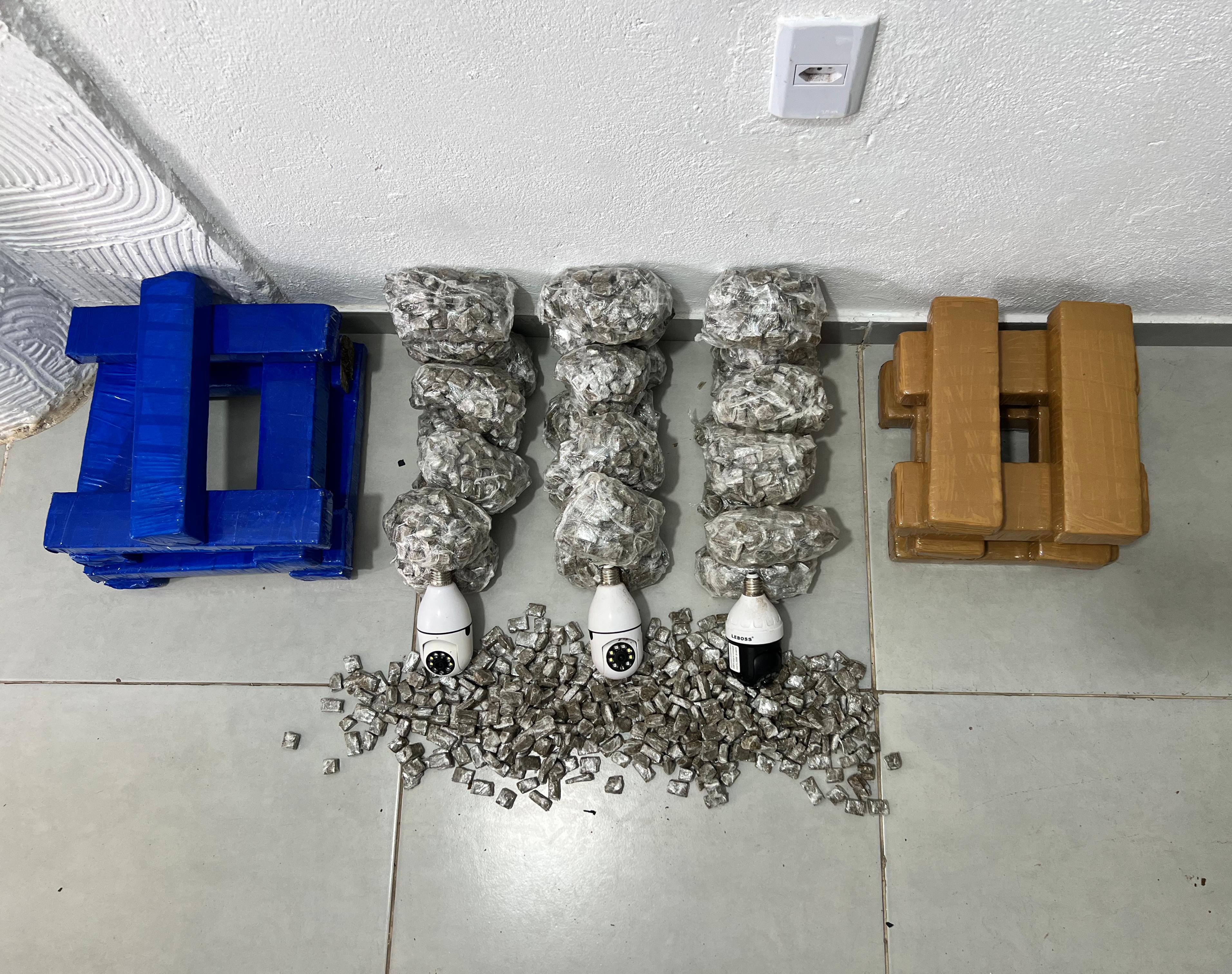 PM apreende 21kg de droga em Itacaré PM apreende 21kg de droga em Itacaré