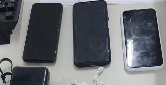 Passageiro foge de abordagem, é capturado com droga e todos do Uber são levados à delegacia Passageiro foge de abordagem, é capturado com droga e todos do Uber são levados à delegacia