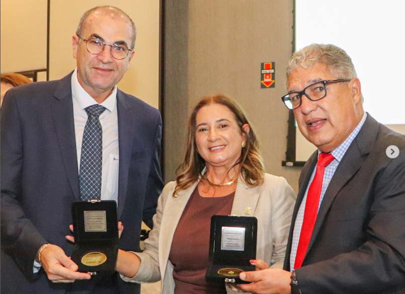 Deputado Hassan é agraciado com o Prêmio Reconhecer; uma homenagem da Federação das APAEs Deputado Hassan é agraciado com o Prêmio Reconhecer; uma homenagem da Federação das APAEs
