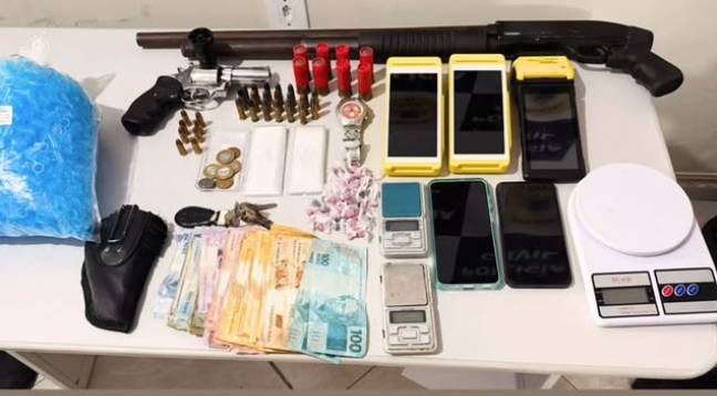 OPERAÇÃO PAX NOCTURNA RESULTA EM 5 PRISÕES E APREENSÃO DE ARMAS E DROGAS EM CASTRO ALVES