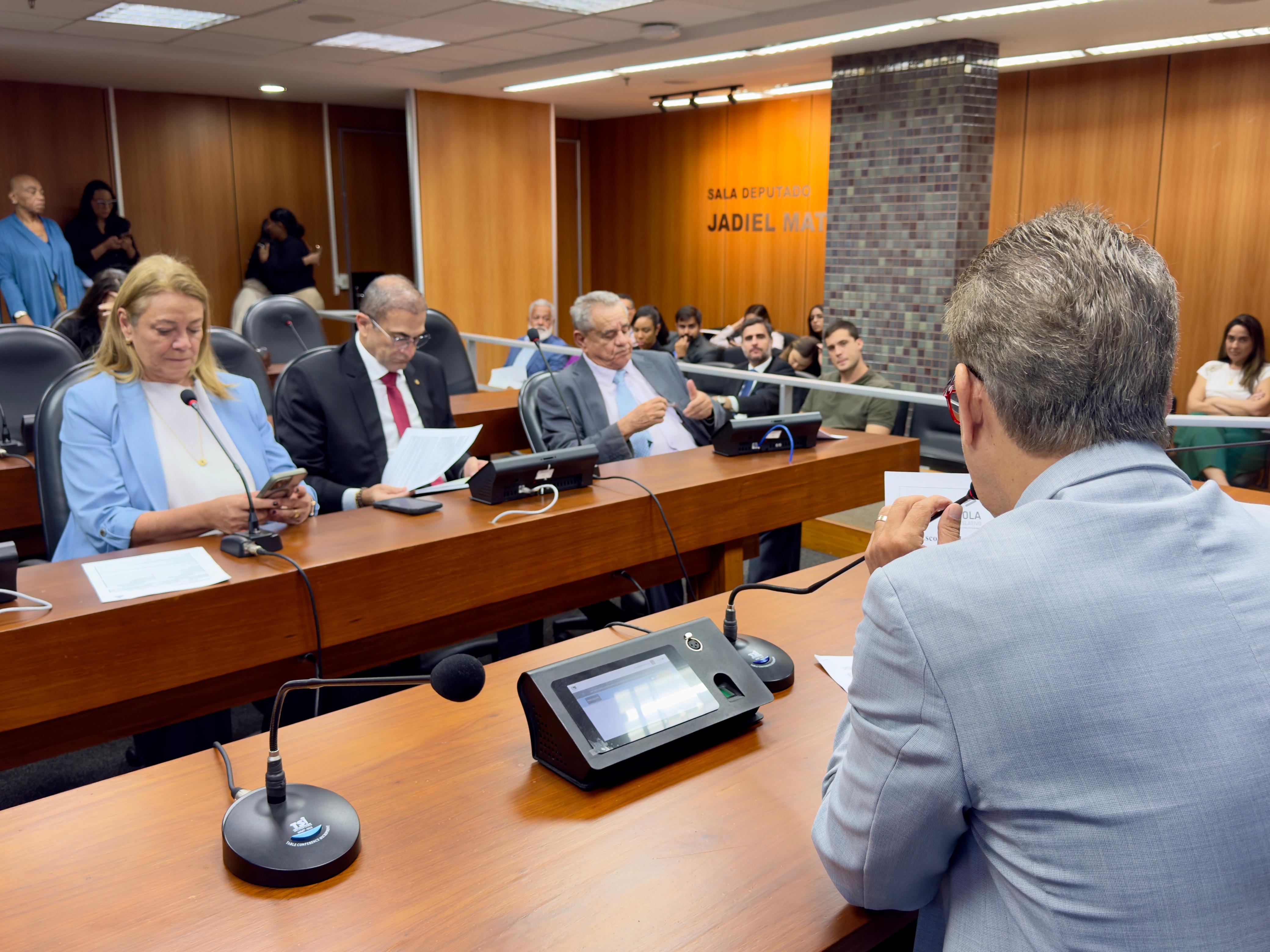 CCJ da Alba aprova por unanimidade importantes projetos do deputado Hassan CCJ da Alba aprova por unanimidade importantes projetos do deputado Hassan