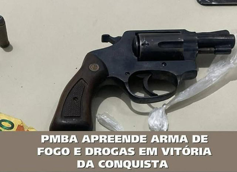 Vitoria da Conquista | homem entrou em campo armado, amaçou jogadores e torcedores durante partida de futebol