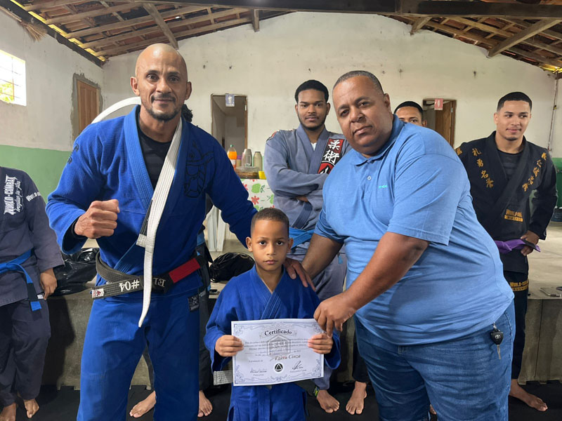 Vereador Gielton Bispo apoia e prestigia graduação de atletas de Jiu-jitsu em Itagi