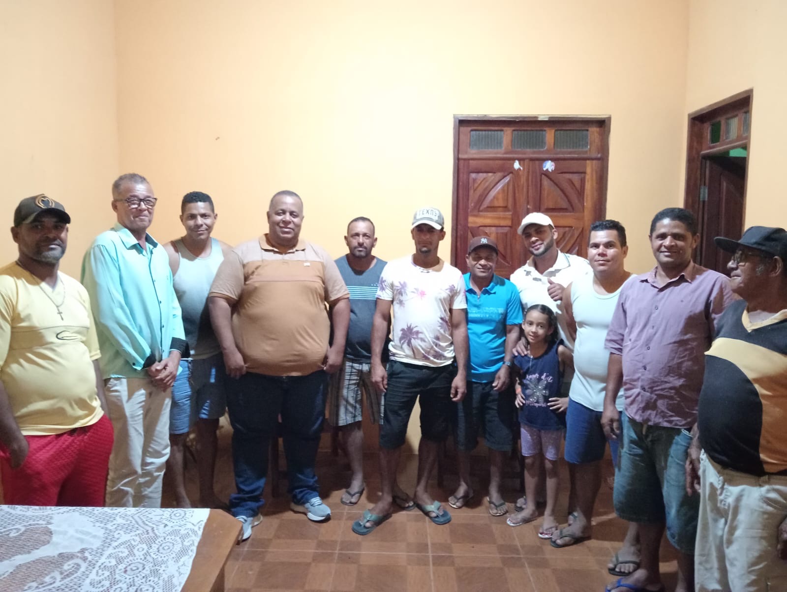 Itagi : Vereador Gielton Bispo se Reúne com Moradores do Jardim de Ala 02 em Busca de Soluções Itagi : Vereador Gielton Bispo se Reúne com Moradores do Jardim de Ala 02 em Busca de Soluções