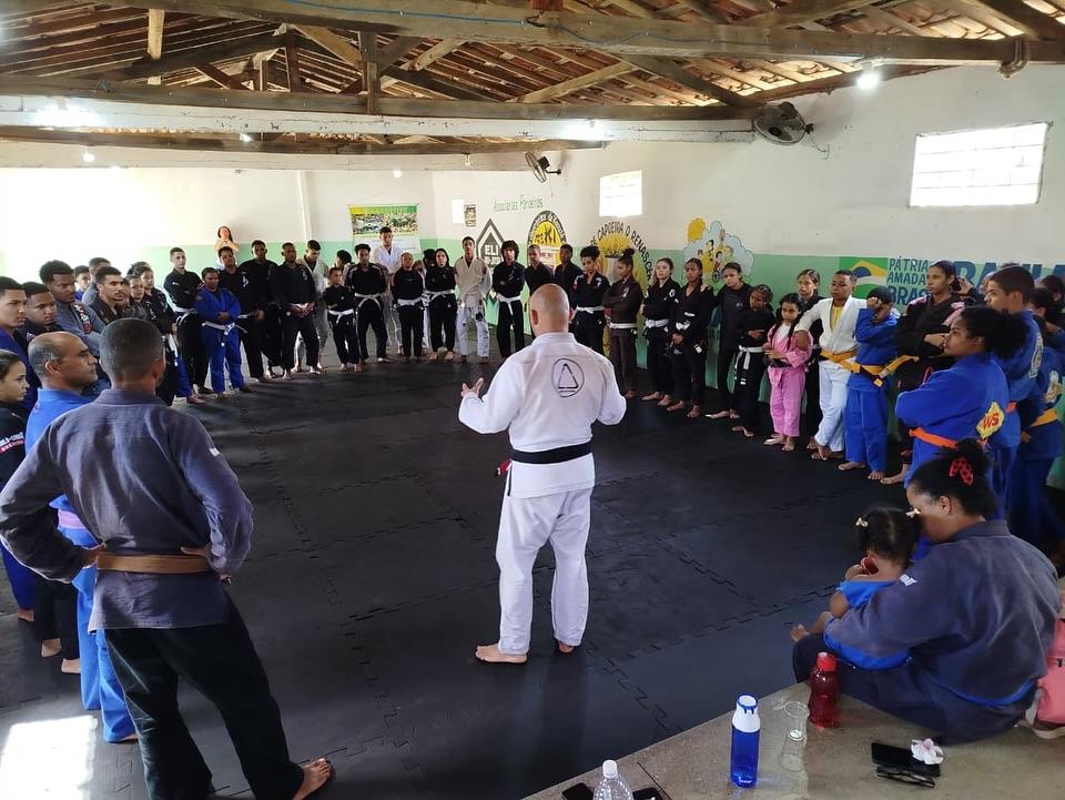 Seminário de Jiu-Jítsu reúne comunidade e fortalece vínculos sociais em Itagi Seminário de Jiu-Jítsu reúne comunidade e fortalece vínculos sociais em Itagi