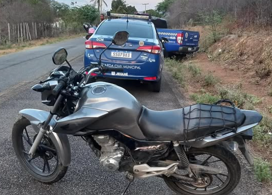 GCM de Jequié e PM recuperam motocicleta roubada e detêm suspeitos