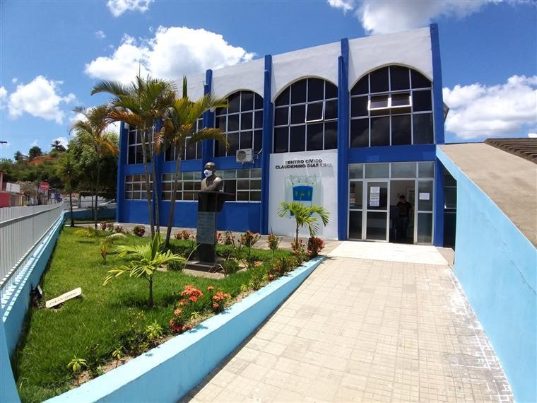 Prefeitura de Jitaúna antecipa feriado do Dia do Servidor Público para 27 de outubro Prefeitura de Jitaúna antecipa feriado do Dia do Servidor Público para 27 de outubro