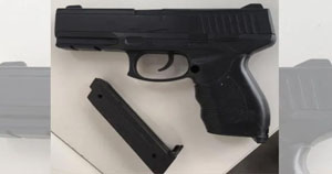 Dois homens são conduzidos à delegacia com simulacro de arma de fogo no Curral Novo