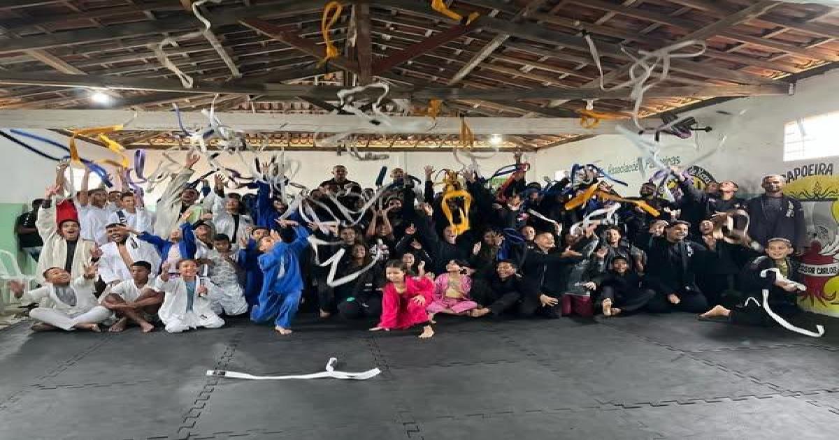 Itagi | Alunos do programa Jiu-Jítsu é Vida celebram conquistas em cerimônia de graduação