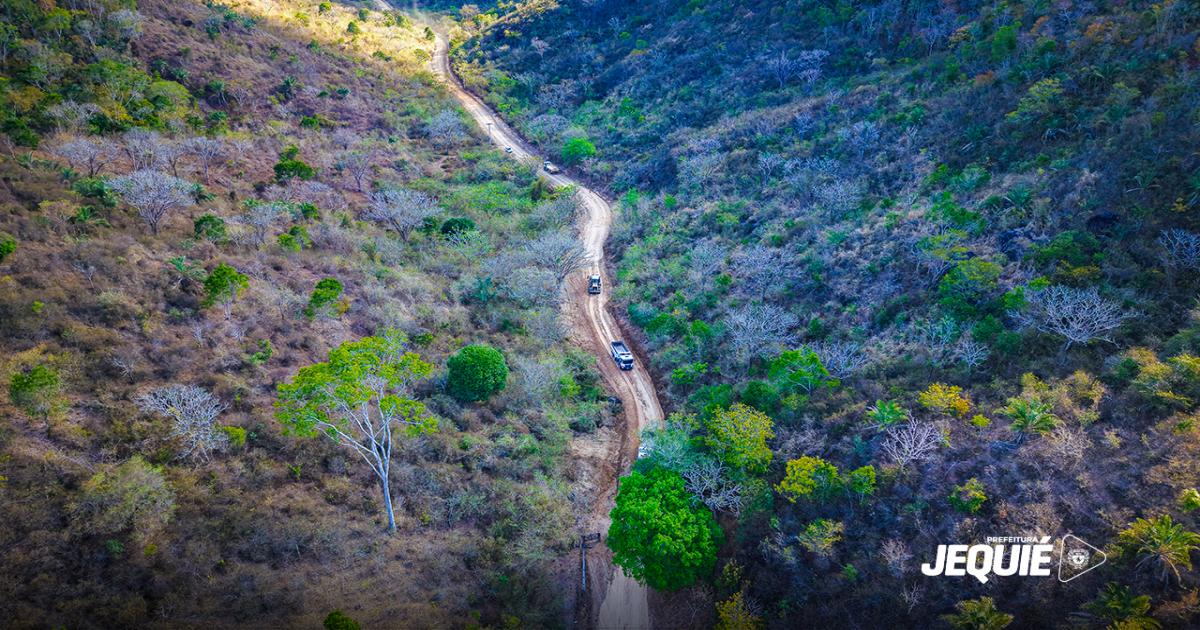 Prefeitura de Jequié inicia recuperação do acesso ao povoado do Limoeiro; Obras totalizam cerca de 10 km de vias rurais