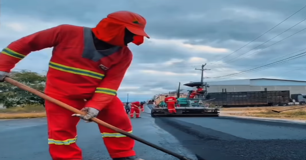 Vereador Bui Bulhões acompanha obras de asfaltamento no entorno do IFBA em Jequié