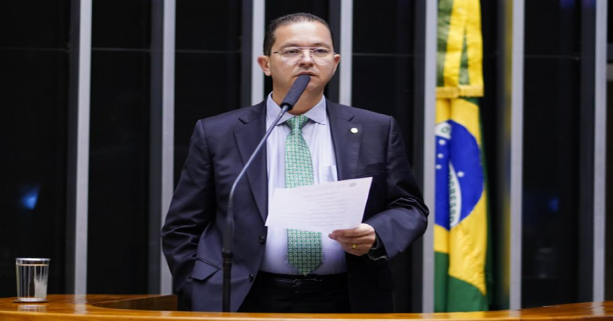 Câmara analisa projeto de Alex Santana que inclui espiritualidade como ferramenta no tratamento de doenças