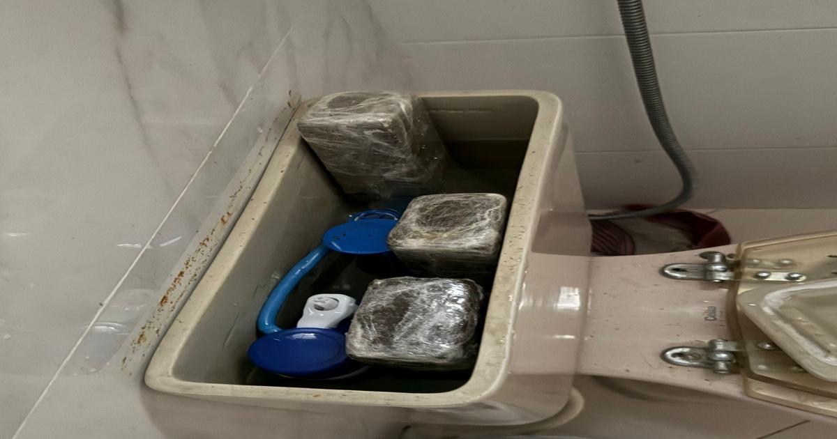 Traficante escondia drogas dentro da descarga no bairro São Judas Tadeu