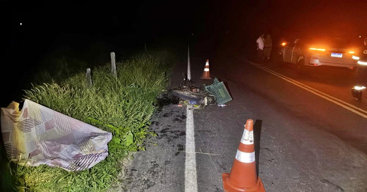 Colisão entre caminhonete e motocicleta mata idoso na BA-026 - Em Contendas do Sincorá/BA