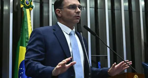 Flávio Bolsonaro divulgará nomes de seu ministério durante a campanha à presidência