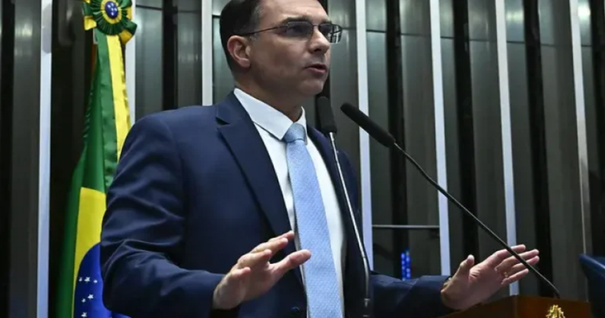 Flávio Bolsonaro divulgará nomes de seu ministério durante a campanha à presidência