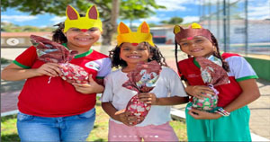 Prefeitura de Lafaiete Coutinho entrega ovos de Páscoa